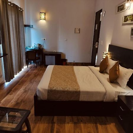 Pearl Suites At Omex Entrenity Vrindāvan Eksteriør bilde