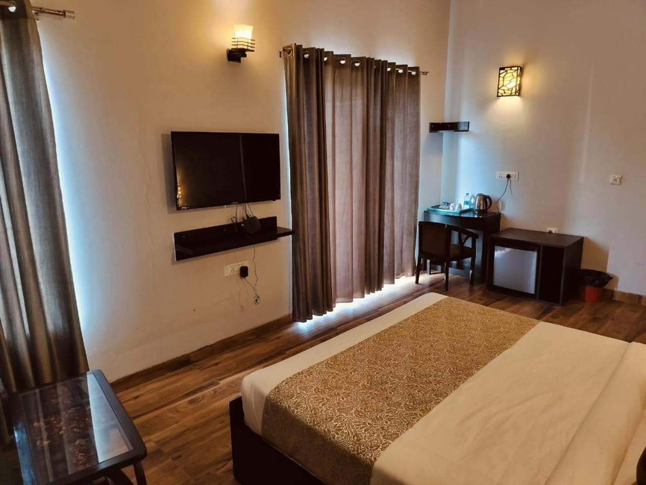 Pearl Suites At Omex Entrenity Vrindāvan Eksteriør bilde