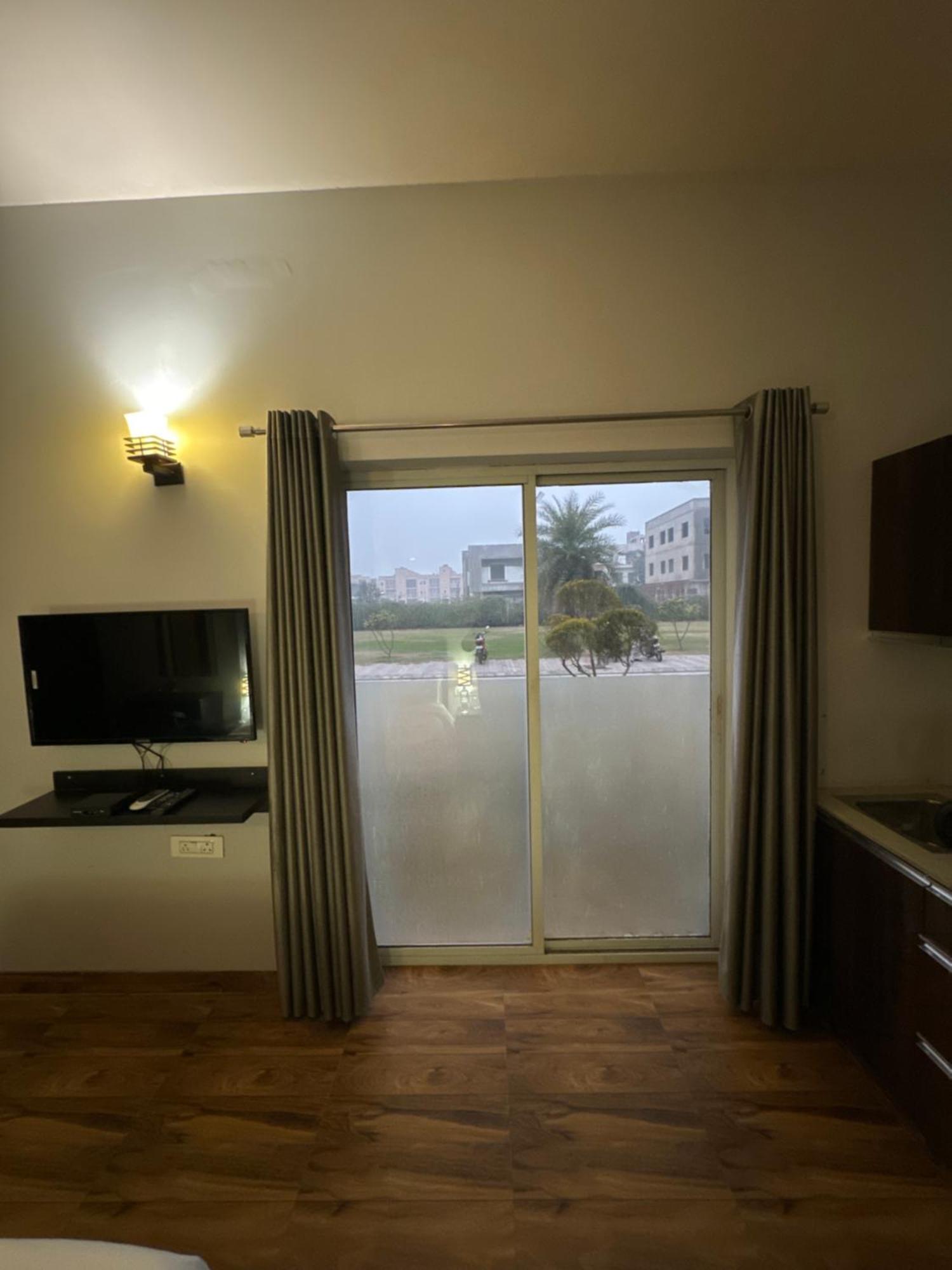 Pearl Suites At Omex Entrenity Vrindāvan Eksteriør bilde