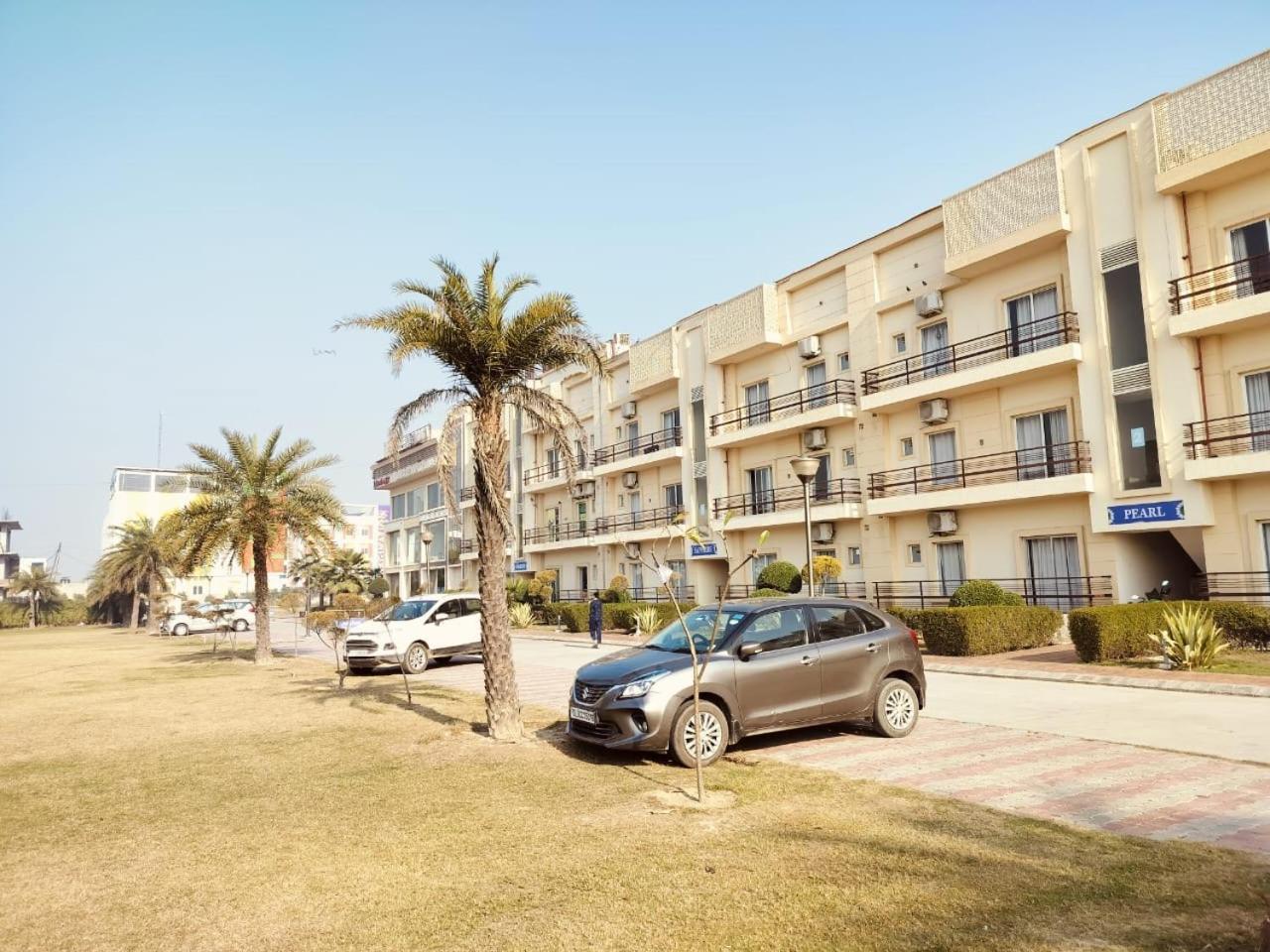 Pearl Suites At Omex Entrenity Vrindāvan Eksteriør bilde