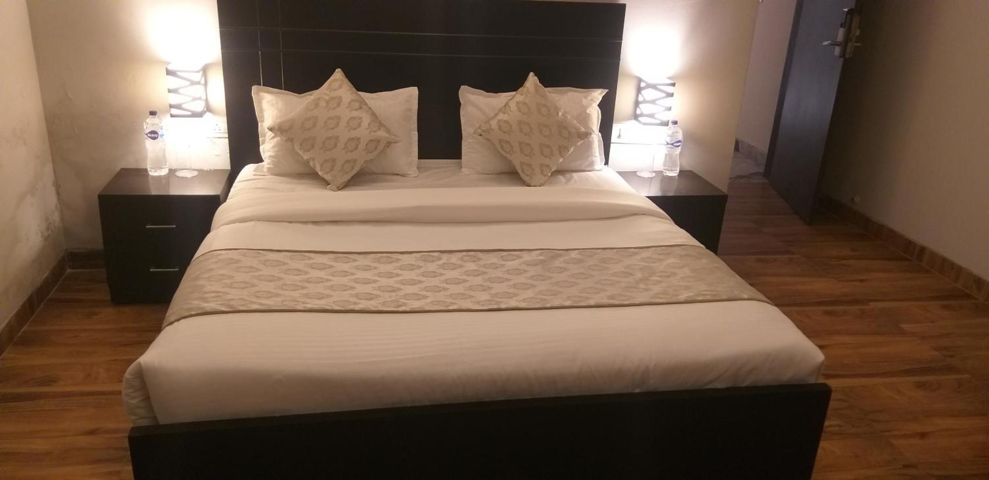 Pearl Suites At Omex Entrenity Vrindāvan Eksteriør bilde