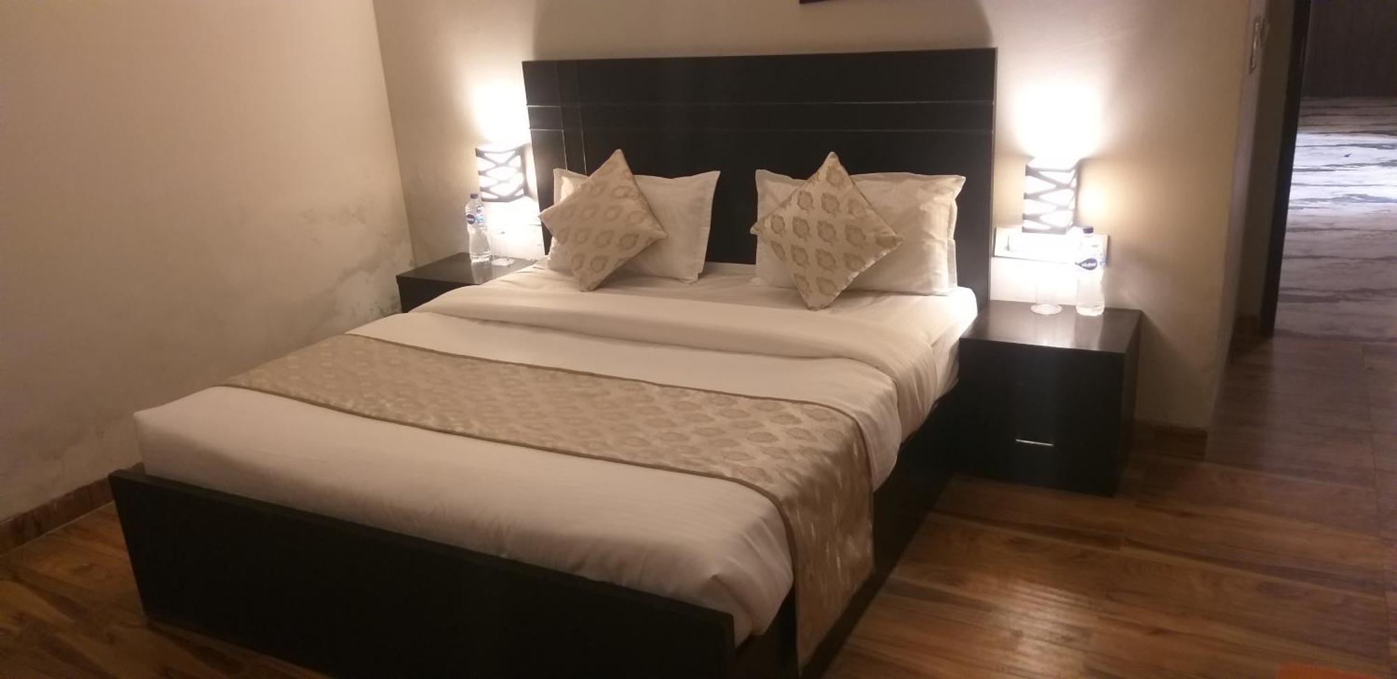Pearl Suites At Omex Entrenity Vrindāvan Eksteriør bilde