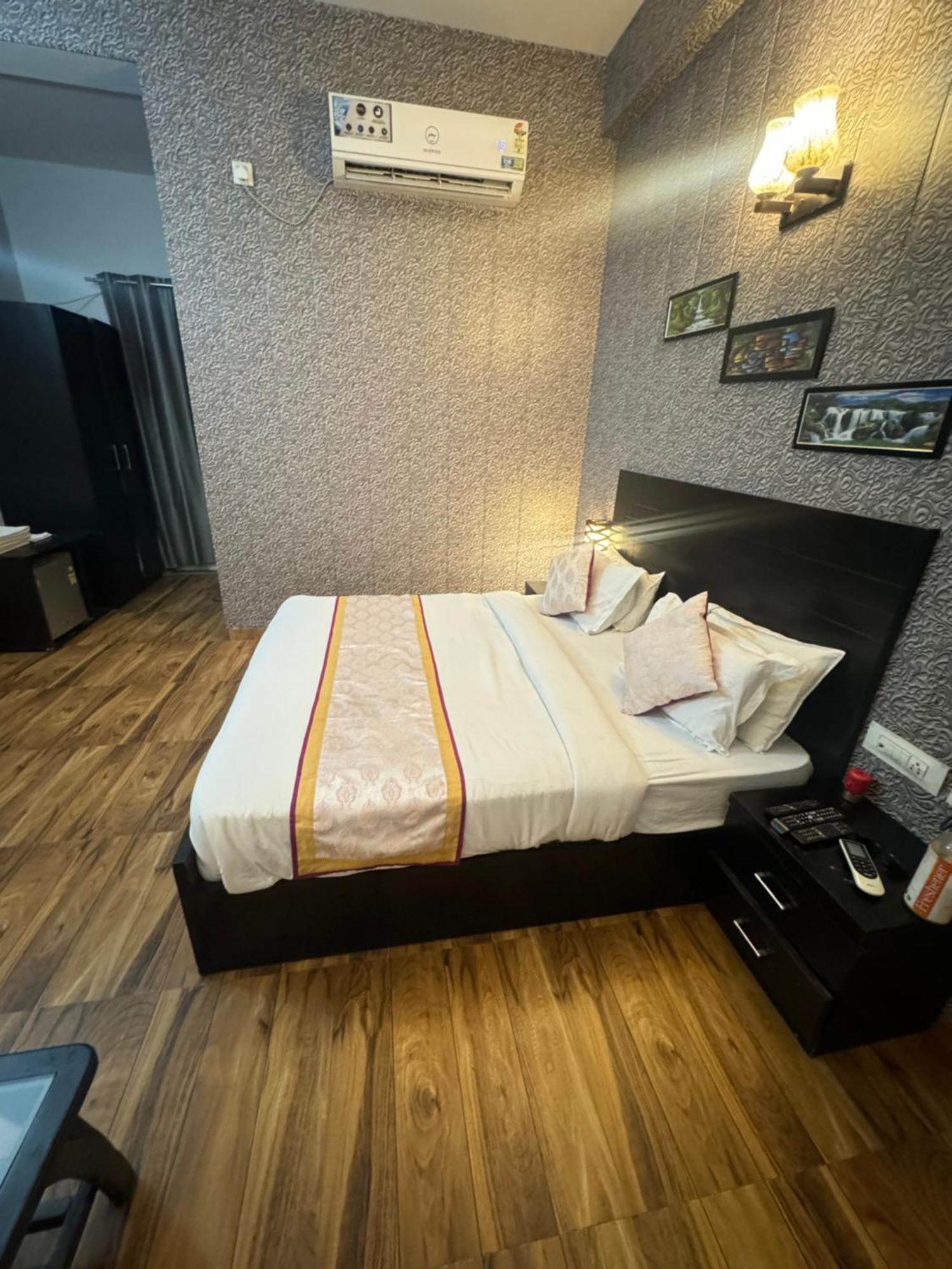 Pearl Suites At Omex Entrenity Vrindāvan Eksteriør bilde